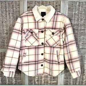 Cream, gray and light pink plaid cozy jacket. Love Tree. Size M.
